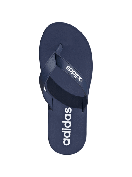 Adidas Eezay Flip Flop EG2041 – mėlynos vyriškos šlepetės per pirštą su baltu Adidas logotipu, skirtos vasarai ir paplūdimiui.