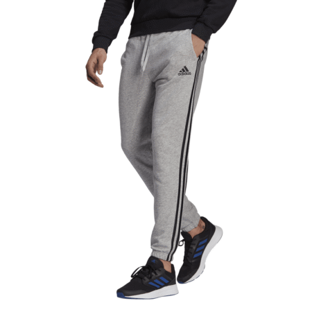 Adidas Essentials 3-Stripes Pants TE French Terry GK9001 vyriškos sportinės kelnės – pilkos su juodomis juostelėmis, patogios ir stilingos kelnės vyrams.