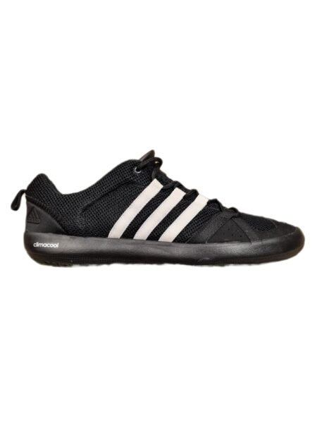 Adidas ClimaCool Boat Lace B26628 juodi vyriški batai su baltomis juostelėmis ir drenažo sistema pade – skirti vasarai ir vandens veikloms.