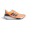Adidas oranžiniai vyriški bėgimo bateliai EQ21 Run GZ6869 su baltu padu ir juodomis 3 juostelėmis, skirti aktyviam judėjimui.