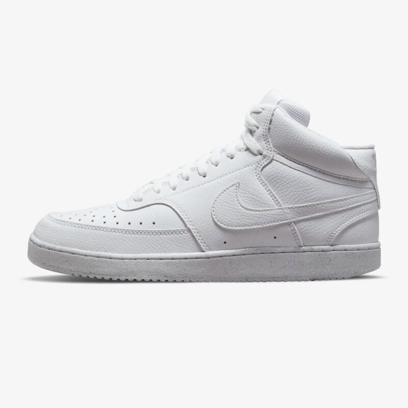 Balti vyriški Nike Court Vision Mid NN DN3577-100 kedai su vidutinio aukščio aulu ir Nike logotipu