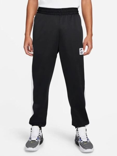 Nike sportinės kelnės vyrams Therma-FIT, juodos su balta juosta, fleece vidus, patogios ir šiltos laisvalaikiui ar sportui. DQ5824-010