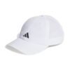 Balta unisex Adidas kepurė su snapeliu Run Essential AEROREADY IC2069 ir juodu logotipu priekyje.