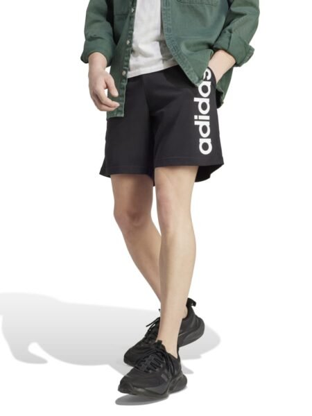 Adidas vyriški sportiniai šortai M Linear SJ Shorts IC0062 – juodos spalvos šortai su baltu Adidas logotipu, tampriu juosmeniu ir dviem šoninėmis kišenėmis.