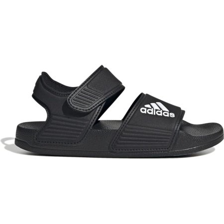 Juodos vaikiškos basutės Adidas Adilette Sandal Kids GW0344 su EVA padu ir lipukais, skirtos vasaros žaidimams.