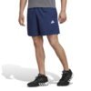 Adidas mėlyni vyriški sportiniai šortai su užtraukiamomis kišenėmis, tinklelio ventiliacija ir elastingu juosmeniu – modelis IC6977.