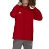 Adidas vyriška sportinė striukė Entrada 22 IK4009 – raudona, su kapišonu, atspari lietui ir vėjui.