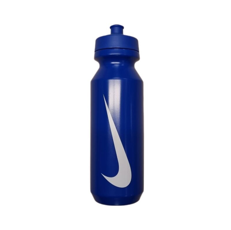 Nike mėlyna sportinė gertuvė 950ml su baltu logotipu – ergonomiška ir talpi, idealiai tinka treniruotėms ir aktyviam gyvenimo būdui. N0000.040.408.32