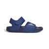 Mėlynos Adidas vaikiškos basutės Adilette Sandal K ID2626 su salotinės spalvos logotipu ir reguliuojamais lipukais.