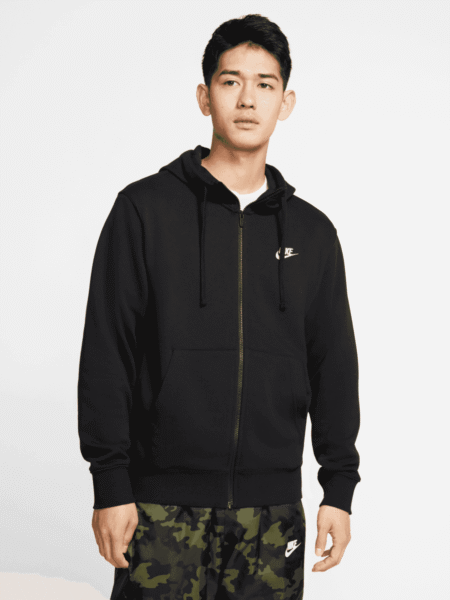 Nike vyriškas juodas džemperis su gobtuvu ir užtrauktuku M NSW Club Hoodie, pagamintas iš minkšto French Terry audinio. BV2648-010