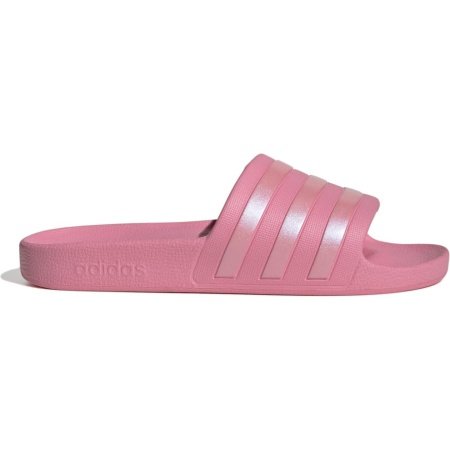 Adidas Adilette Aqua Slide IF6071 rožinės moteriškos šlepetės su baltomis 3 juostelėmis, lengvos ir greitai džiūstančios, puikiai tinka baseinui ir paplūdimiui.