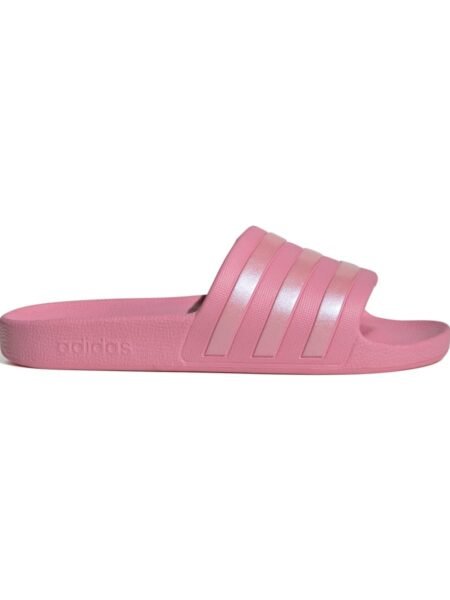 Adidas Adilette Aqua Slide IF6071 rožinės moteriškos šlepetės su baltomis 3 juostelėmis, lengvos ir greitai džiūstančios, puikiai tinka baseinui ir paplūdimiui.