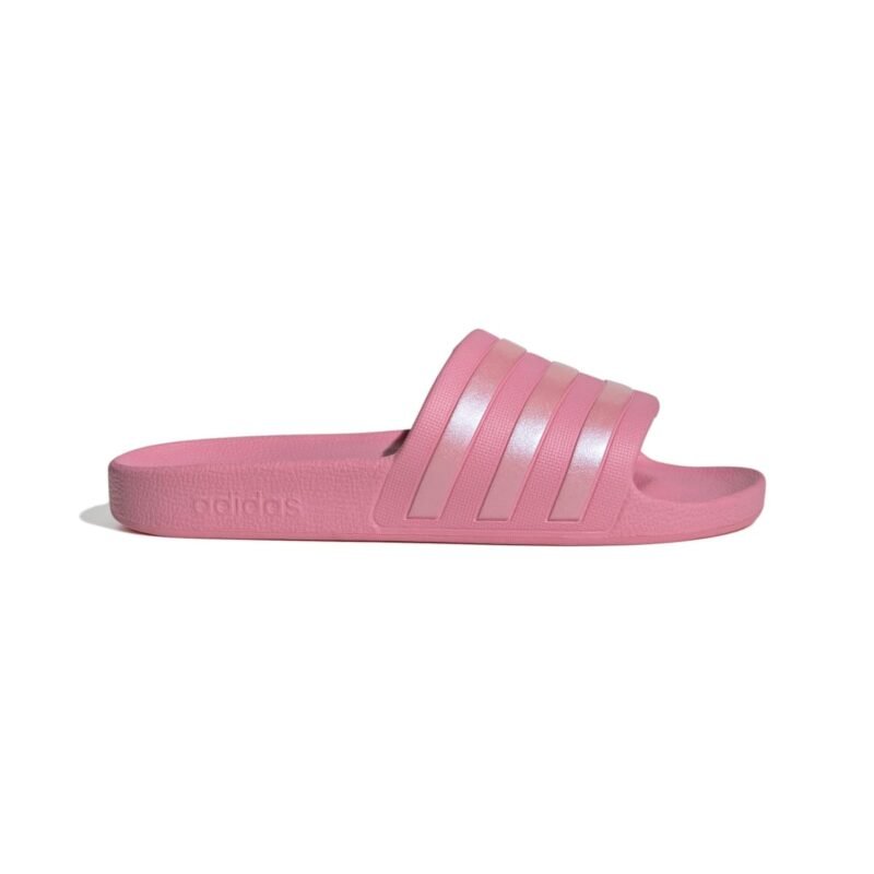 Adidas Adilette Aqua Slide IF6071 rožinės moteriškos šlepetės su baltomis 3 juostelėmis, lengvos ir greitai džiūstančios, puikiai tinka baseinui ir paplūdimiui.
