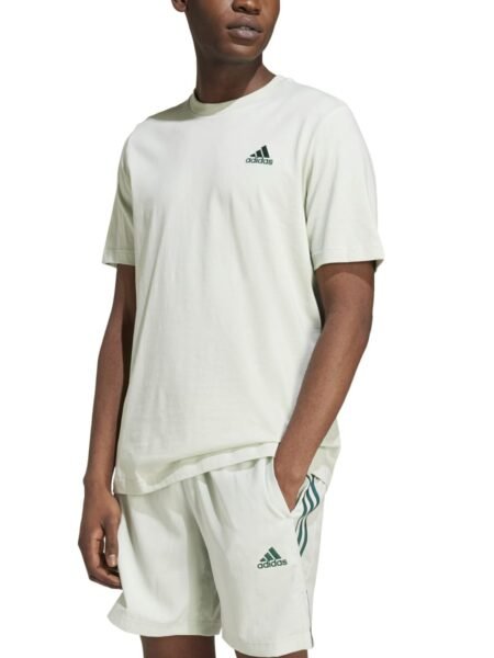 Vyriški Adidas marškinėliai Sportswear IX0119, mėtinės spalvos, su subtiliu logotipu priekyje, pagaminti iš 100% medvilnės.