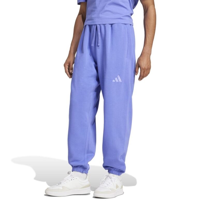 Adidas Essentials All SZN Fleece vyriškos violetinės sportinės kelnės IY4128 su plačiu kirpimu, kišenėmis ir elastingais manžetais.