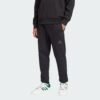 Adidas vyriškos sportinės juodos kelnės Essentials All SZN Fleece IX1246 su kūginiu kirpimu, elastingu juosmeniu ir kišenėmis – tinkamos sportui ir laisvalaikiui.
