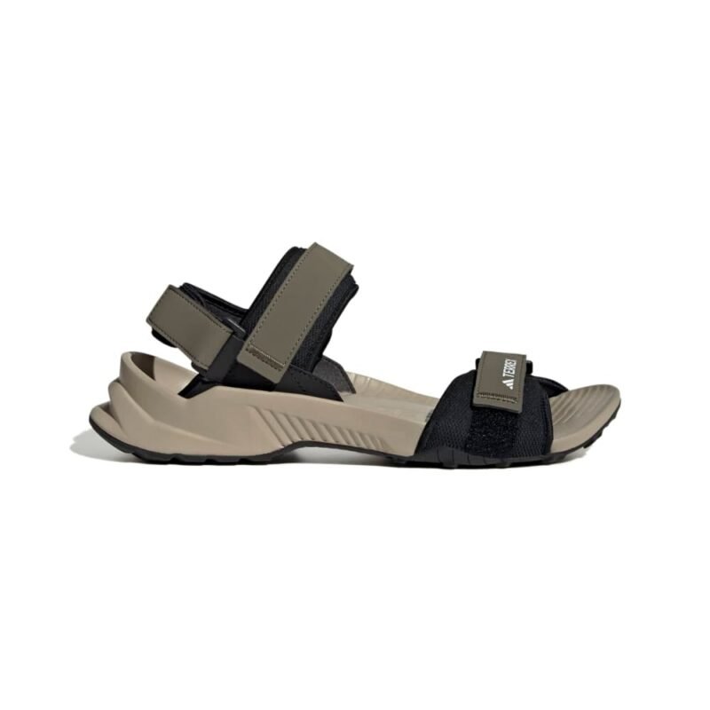 Adidas Terrex Hydroterra JQ2236 vyriškos rudos turistinės basutės su reguliuojamais dirželiais ir neslystančiu padu.