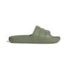 Adidas Adilette Flow Slide IG6865 žalios unisex šlepetės su 3 juostelėmis – skirtos baseinui, paplūdimiui ir kasdieniam poilsiui.