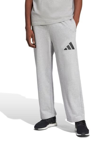 Adidas vyriškos pilkos treninginės plačios kelnės JF3606 su juodu logotipu – be manžetų, pagamintos iš „French Terry“ audinio.