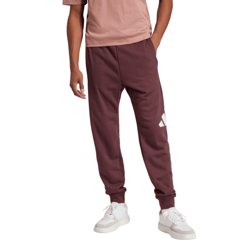 Adidas vyriškos rudos sportinės kelnės su baltu logotipu, modelis JE8972