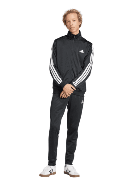 Adidas juodas vyriškas sportinis kostiumas Sportswear Basic 3-Stripes Tricot JI8858 su baltomis juostelėmis – klasikinio dizaino, pagamintas iš perdirbto trikotažo audinio.