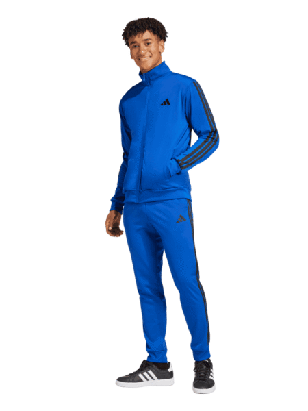 Adidas mėlynas vyriškas sportinis kostiumas Sportswear Basic 3-Stripes Tricot JI8857 su juodomis juostelėmis – klasikinis dizainas iš perdirbto trikotažo audinio.