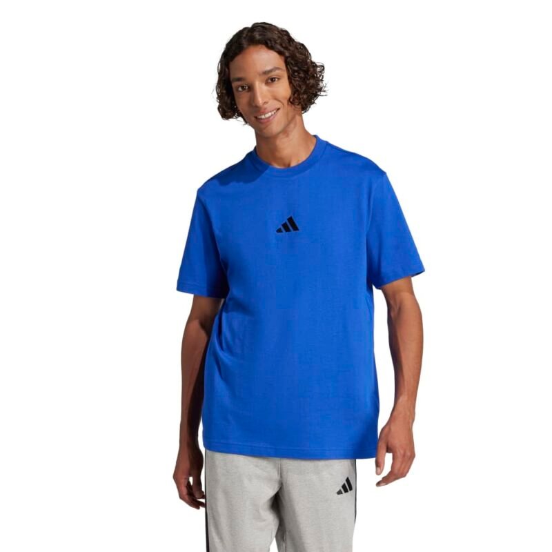 Mėlyni Adidas vyriški marškinėliai Essentials Small Logo JF1094 su trumpomis rankovėmis ir subtiliu logotipu.