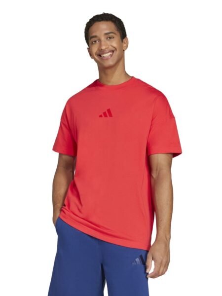 Adidas vyriški raudoni marškinėliai Essentials All Szn Tee JC5346 su trumpomis rankovėmis ir logotipu – patogūs kasdienai.
