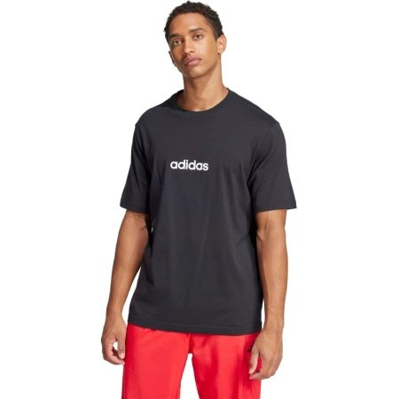 Adidas JE8993 vyriški juodi marškinėliai su baltu logotipu ant krūtinės – sportiški ir kasdieniški.
