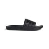 Adidas Adilette Comfort Slide GZ5896 juodos vyriškos šlepetės su juodomis juostelėmis ir minkštu neopreno viršumi.