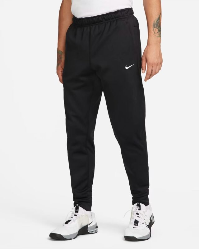 Nike Therma-FIT Tapered Fitness Pants DQ5405-010 vyriškos juodos sportinės kelnės su fleece vidumi