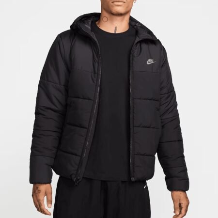 Nike Sportswear Men's Synthetic-Fill vyriška striukė HF6825-010 juoda šilta striukė su gobtuvu žiemai ir rudeniui