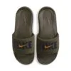 Nike vyriškos šlepetės Victori One Slide HQ2124-200 žalios chaki spalvos su juodu logotipu ir paminkštintu dirželiu