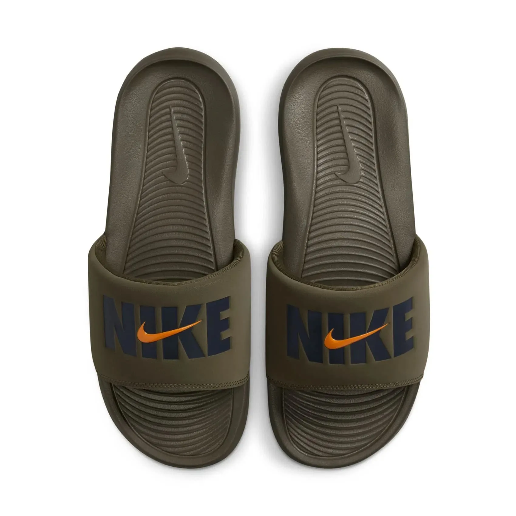 Nike vyriškos šlepetės Victori One Slide HQ2124-200 žalios chaki spalvos su juodu logotipu ir paminkštintu dirželiu
