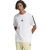 Balti vyriški marškinėliai Adidas Essentials 3-Stripes Tee JW1952, 100% medvilnė, laisvas kirpimas, su 3 juodomis juostelėmis ant rankovių.
