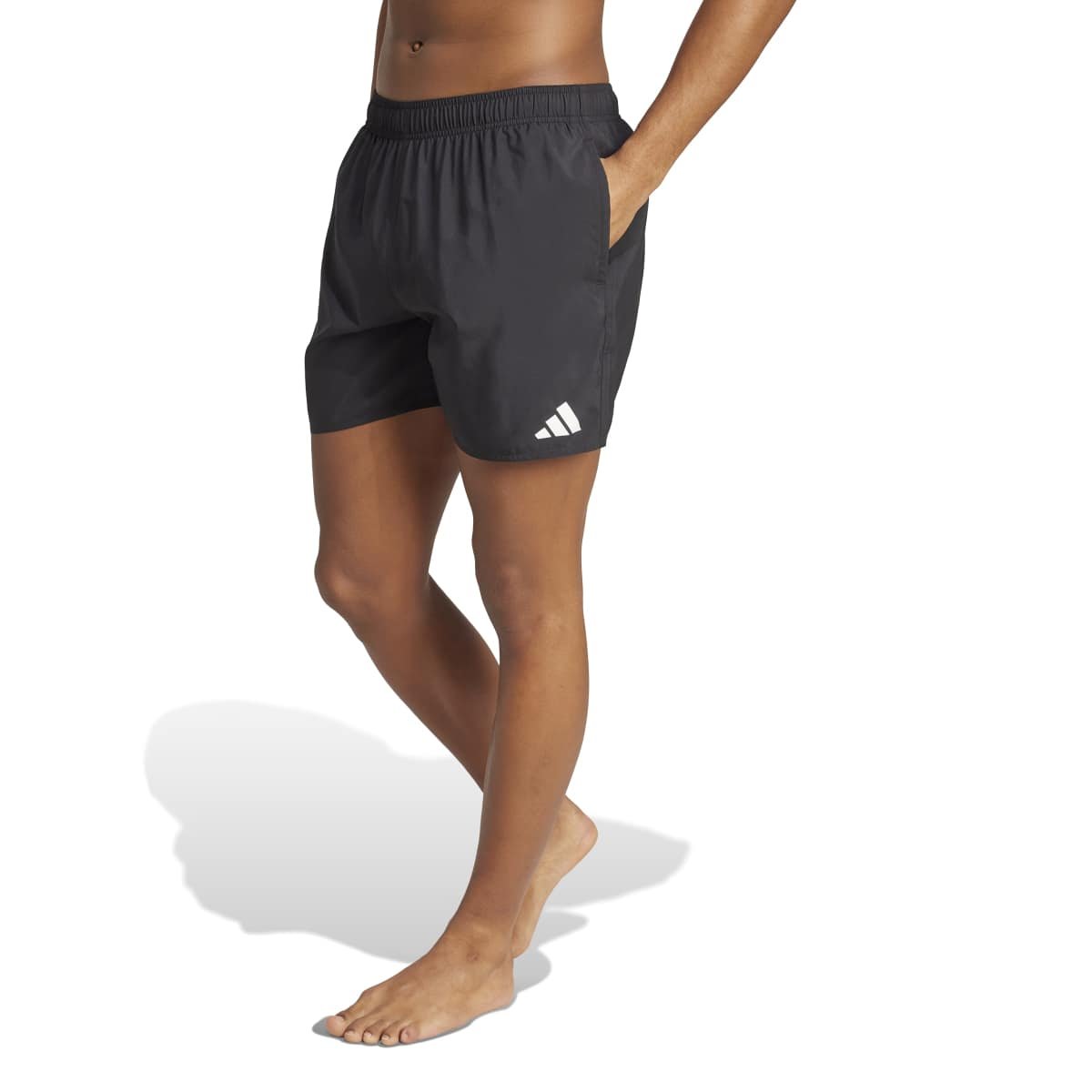 Juodi vyriški maudymosi šortai Adidas Swim Shorts 5-Inch JX2673, 100% perdirbtas poliesteris, greitai džiūstantys, su vidiniu tinklu.