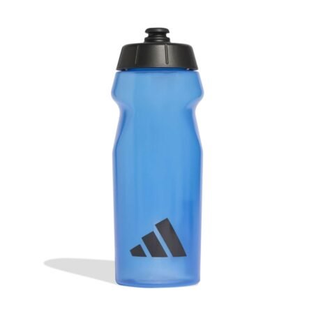 Ryškiai mėlyna sportinė Adidas gertuvė 0,5 l KD2768 su matavimo skale ir juodu logotipu.