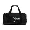 Mažas juodas Adidas Linear Duffel JE8343 sportinis krepšys su baltu logotipu ir batų skyriumi.