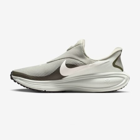 Chaki žalios spalvos Nike Revolution 8 EasyOn bėgimo batai HQ2414-300 be raištelių.