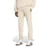 Šviesiai kreminės vyriškos Adidas ALL SZN sportinės kelnės su siaurėjančiomis klešnėmis ir mažu siuvinėtu logotipu, modelis KC3170.