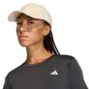 Smėlinė kreminė unisex kepurė su snapeliu beisbolo kepuraitė Adidas Lightweight Metal Badge KE8254.