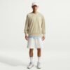 Smėlio spalvos vyriškas džemperis be gobtuvo Nike Sportswear Club Crew, modelio kodas FN3888-229.
