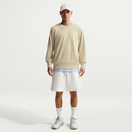 Smėlio spalvos vyriškas džemperis be gobtuvo Nike Sportswear Club Crew, modelio kodas FN3888-229.