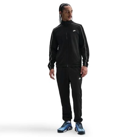 Juodas vyriškas sportinis kostiumas treningas Nike Sportswear Club Poly-Knit, modelis HV1444-010.