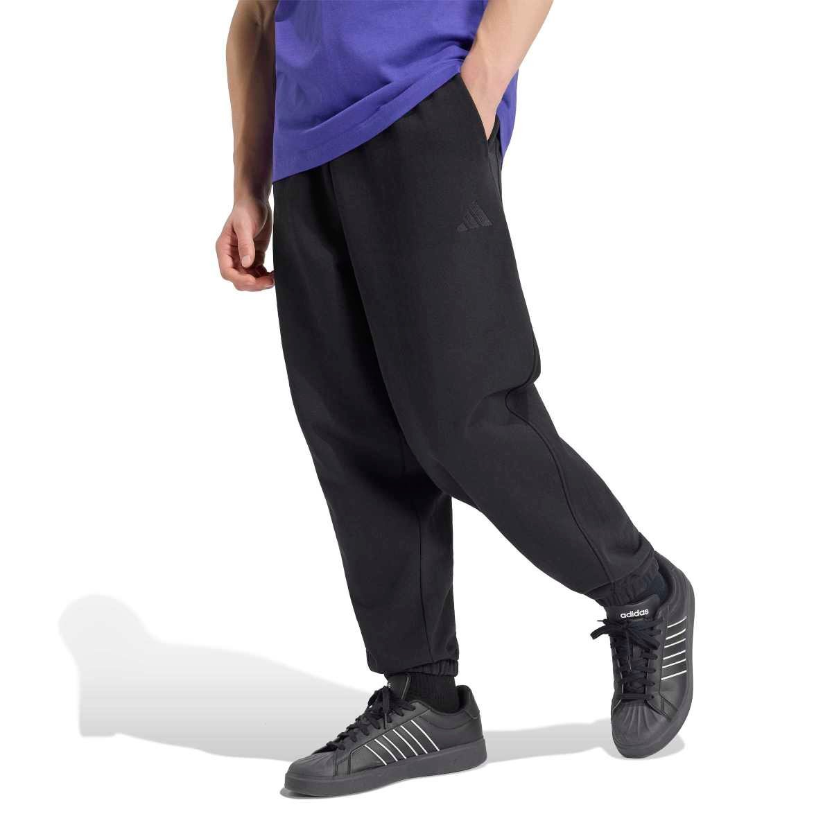 Juodos vyriškos medvilninės sportinės kelnės treningai Adidas Kit Small Logo Regular Cuffed Joggers KW2288.