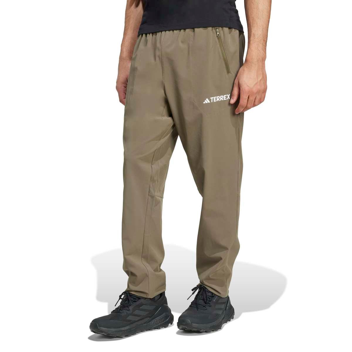 Žalios chaki vyriškos žygio kelnės trekingui laisvalaikiui Adidas Terrex Multi Essentials JM3130.